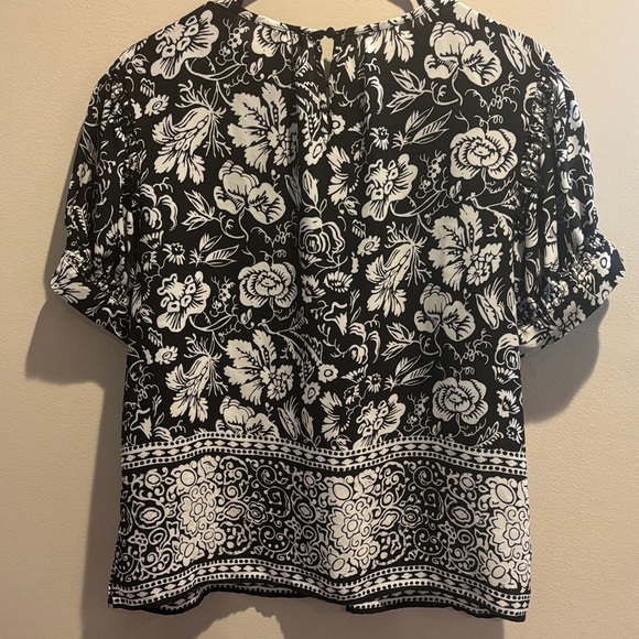 Vince Camuto Black and White Floral Blouse size M - Picture 6 of 6
